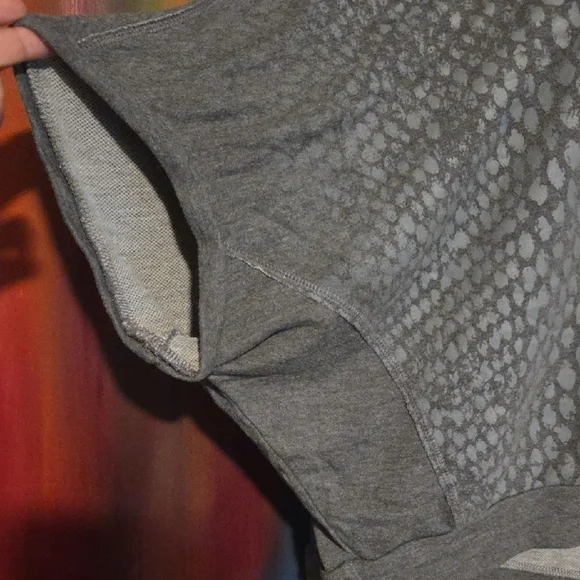 Seven7 Gray Patterned Women's Top - Picture 2 of 7